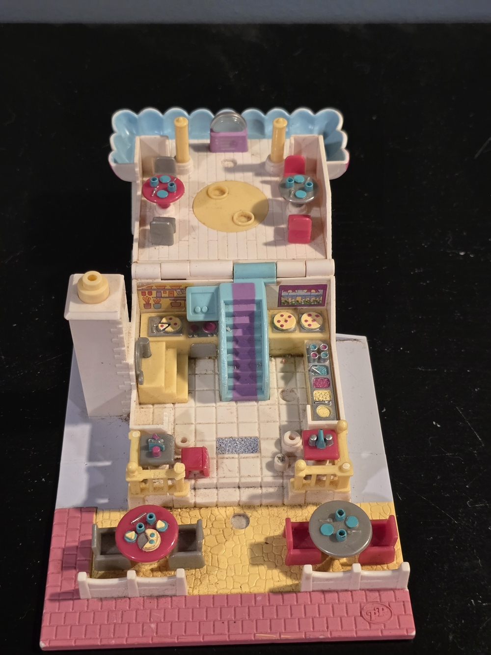 Polly Pocket's Pollyville Pizzeria